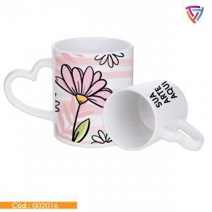 Caneca com Alça de Coração Personalizada Porcelana   Resina  Criação de Arte